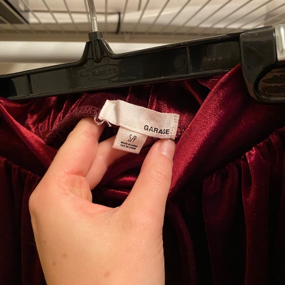 Red velvet garage skirt - Picture 2 of 2